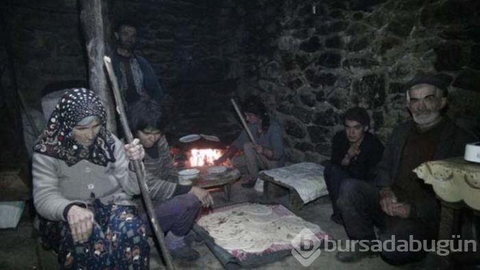 Türkiye'de mağara dönemini yaşıyorlar! İşte duyanları şaşkına çeviren aile
