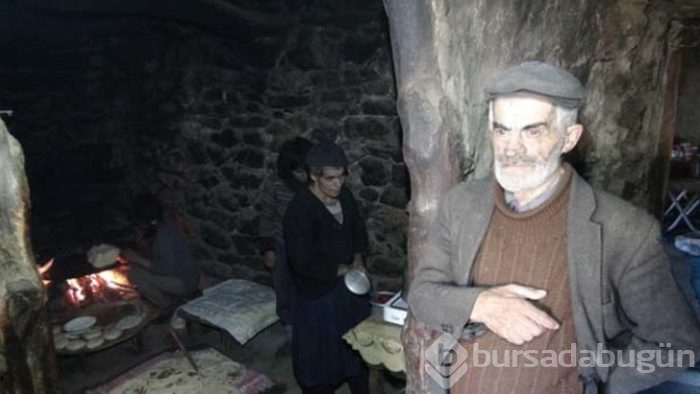 Türkiye'de mağara dönemini yaşıyorlar! İşte duyanları şaşkına çeviren aile
