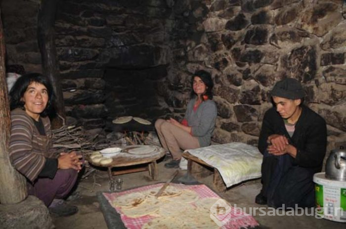 Türkiye'de mağara dönemini yaşıyorlar! İşte duyanları şaşkına çeviren aile
