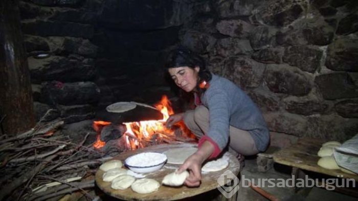 Türkiye'de mağara dönemini yaşıyorlar! İşte duyanları şaşkına çeviren aile
