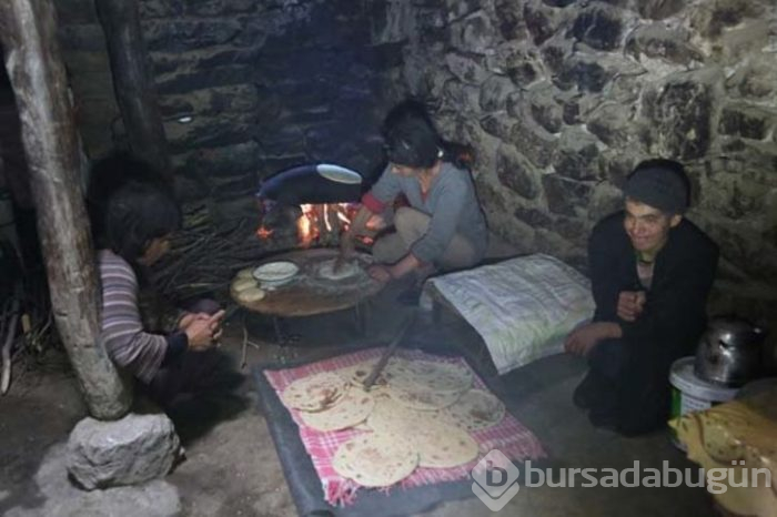 Türkiye'de mağara dönemini yaşıyorlar! İşte duyanları şaşkına çeviren aile
