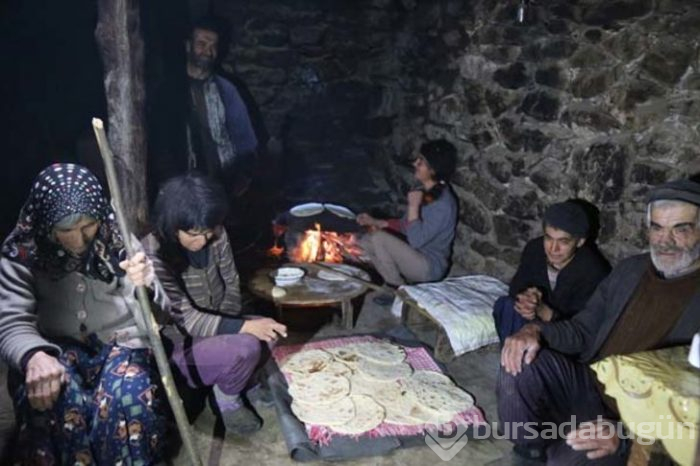 Türkiye'de mağara dönemini yaşıyorlar! İşte duyanları şaşkına çeviren aile
