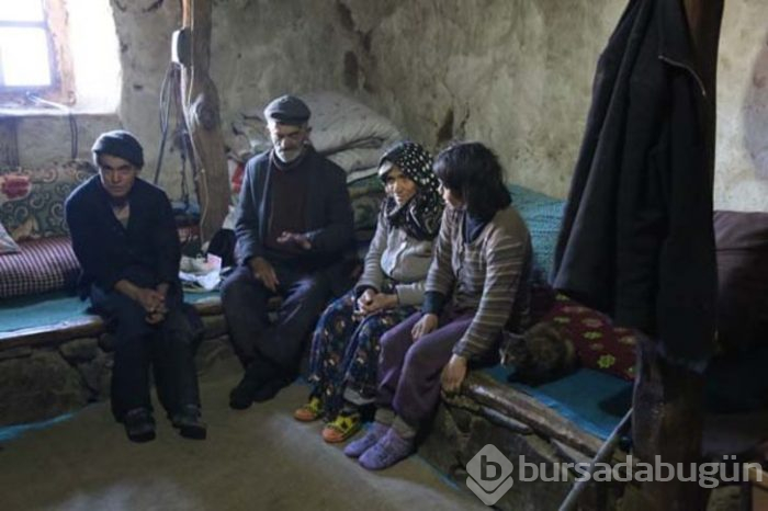Türkiye'de mağara dönemini yaşıyorlar! İşte duyanları şaşkına çeviren aile
