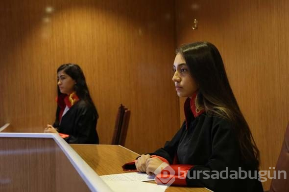 Bu okul görenleri şaşırtıyor! Adliye de var, cezaevi de...
