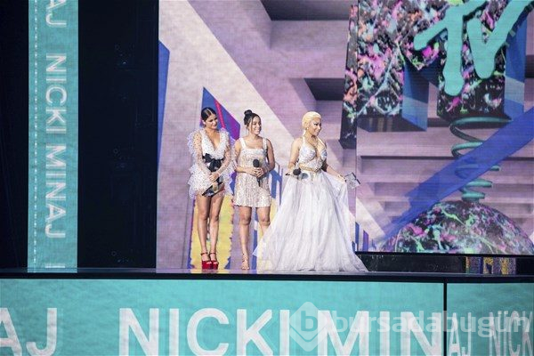 Nicki Minaj sahneyi salladı
