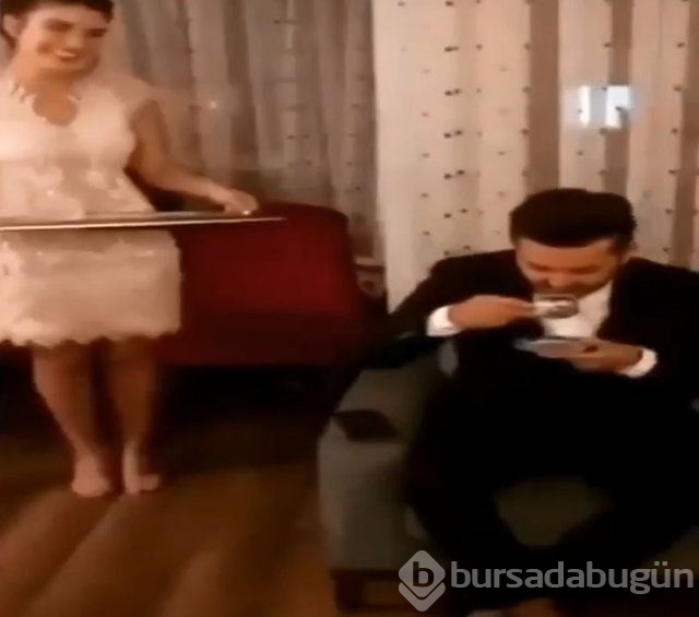 Deniz Baysal ile Barış Yurtçu nişanlandı
