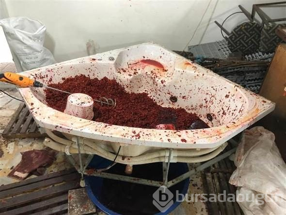 Mersin'de kaçak şarap ve sahte nargile tütünü operasyonu
