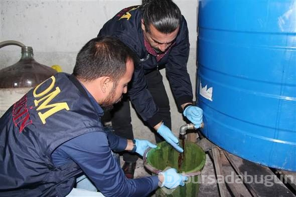 Mersin'de kaçak şarap ve sahte nargile tütünü operasyonu
