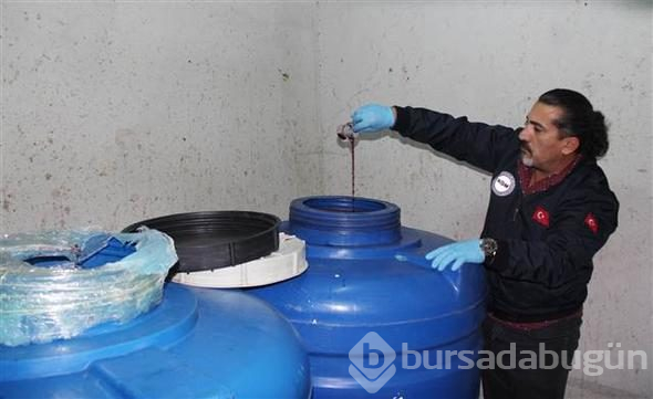 Mersin'de kaçak şarap ve sahte nargile tütünü operasyonu
