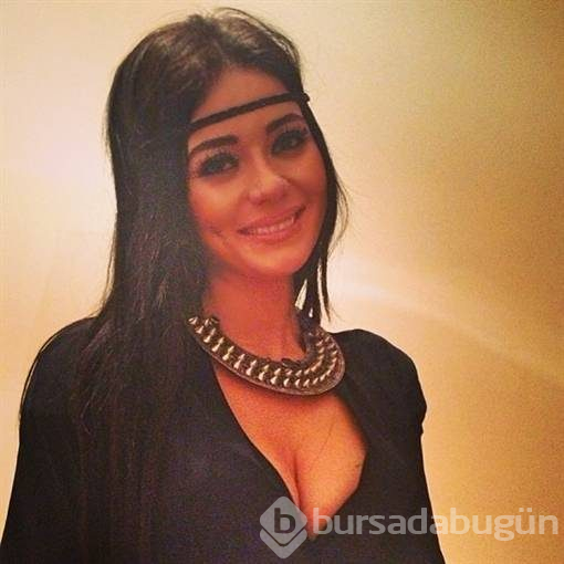 Cansu Taşkın'dan olay bornozlu poz!
