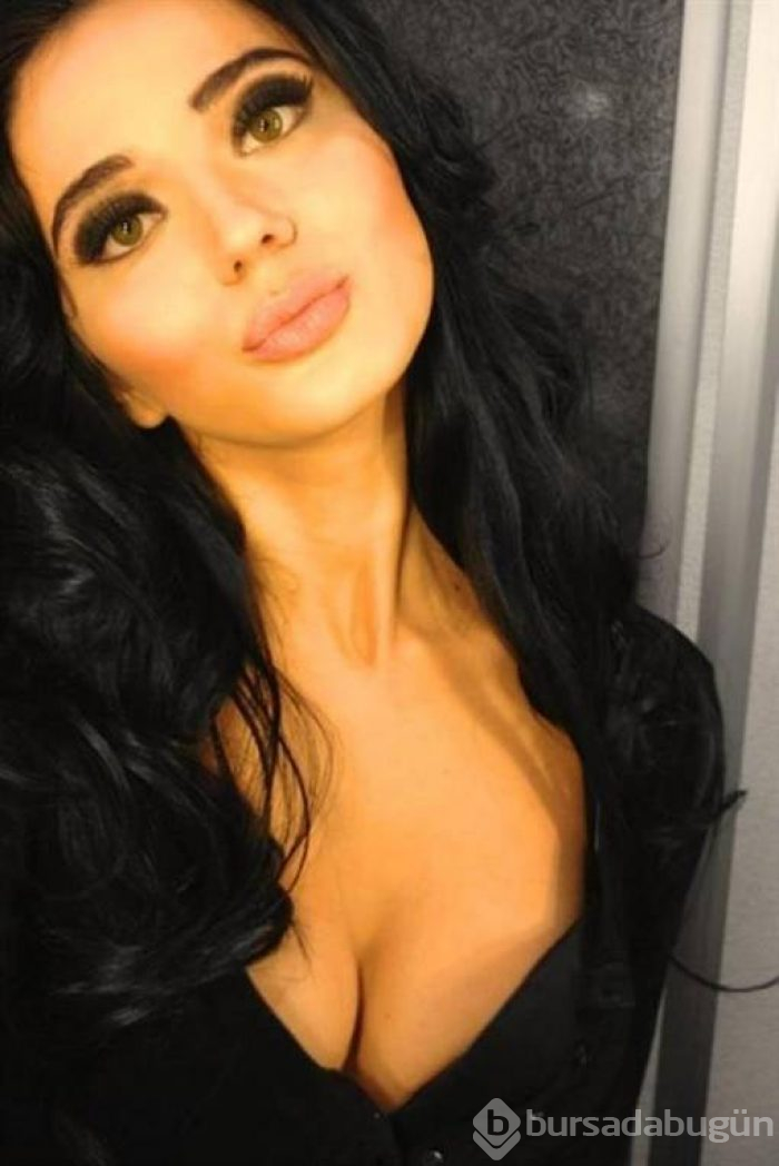 Cansu Taşkın'dan olay bornozlu poz!
