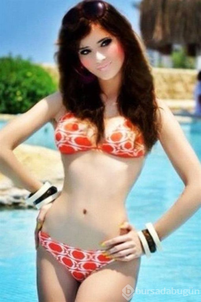 Cansu Taşkın'dan olay bornozlu poz!
