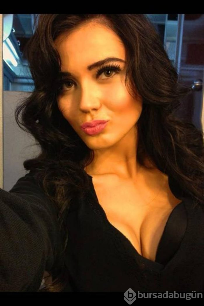 Cansu Taşkın'dan olay bornozlu poz!
