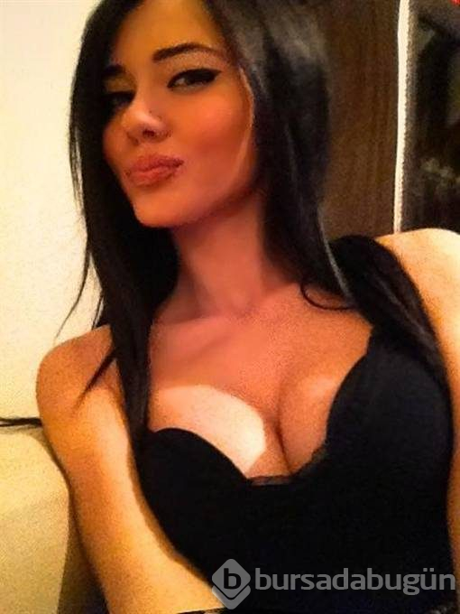 Cansu Taşkın'dan olay bornozlu poz!
