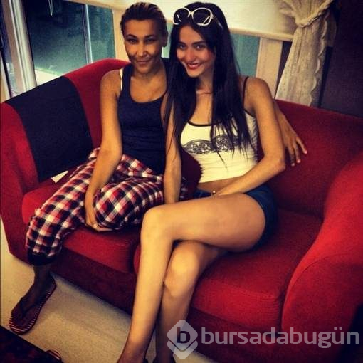 Cansu Taşkın'dan olay bornozlu poz!
