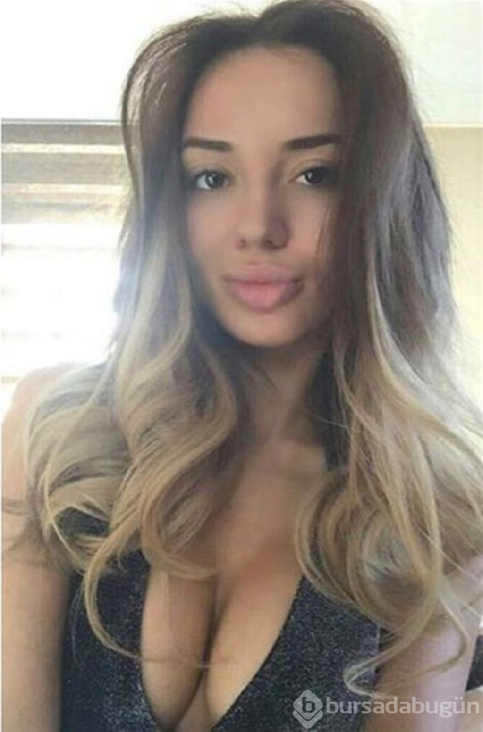 Cansu Taşkın'dan olay bornozlu poz!
