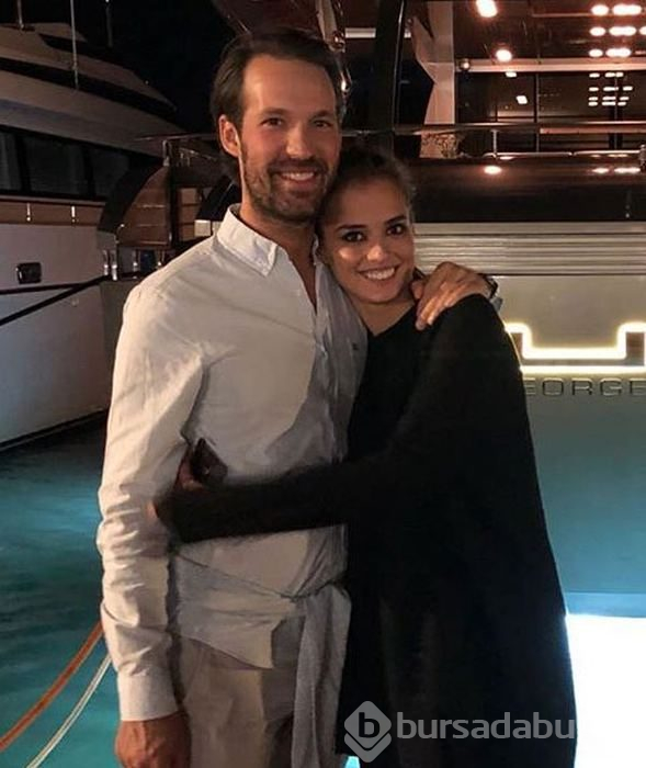 Model Elif Aksu'nun sevgilisiyle küvet pozu sosyal medyayı salladı
