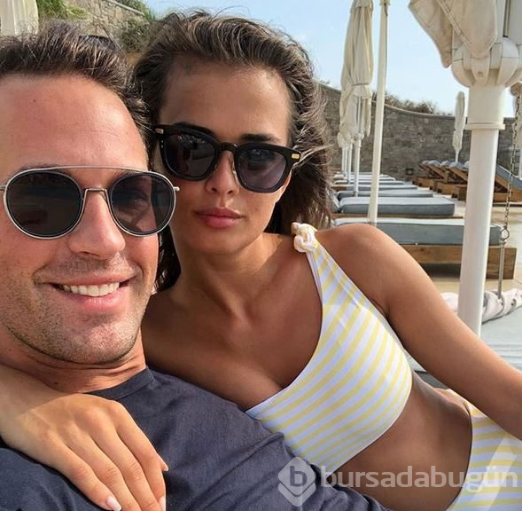 Model Elif Aksu'nun sevgilisiyle küvet pozu sosyal medyayı salladı
