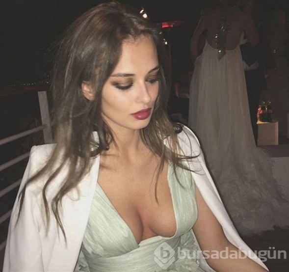 Model Elif Aksu'nun sevgilisiyle küvet pozu sosyal medyayı salladı
