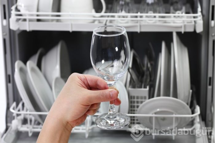 Matlaşan bardaklar nasıl parlatılır?
