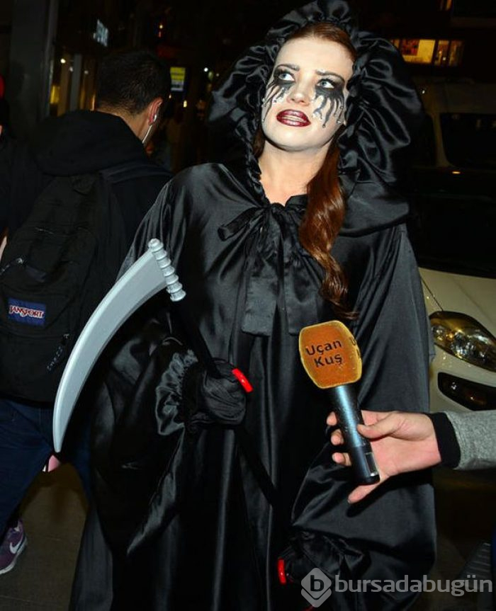 Esra Sönmezer'in parti kıyafeti
