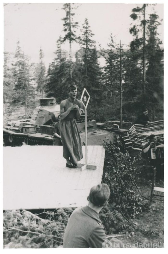 2. Dünya Savaşı'nda kadın kılığında eğlenen Nazi askerleri
