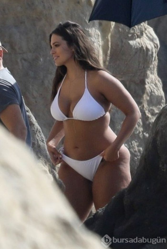 Ashley Graham, Malibu sahillerinde bikini çekiminde!
