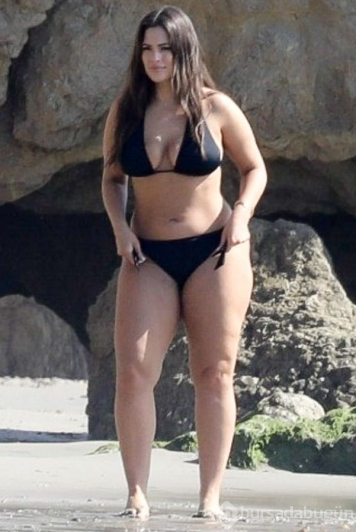 Ashley Graham, Malibu sahillerinde bikini çekiminde!
