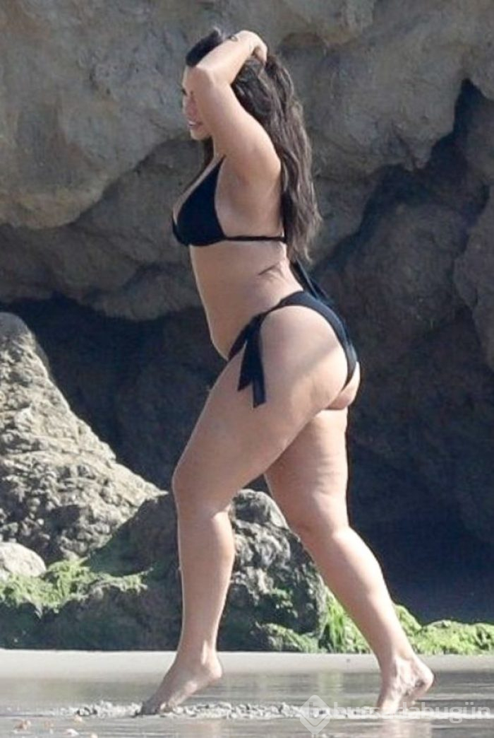 Ashley Graham, Malibu sahillerinde bikini çekiminde!
