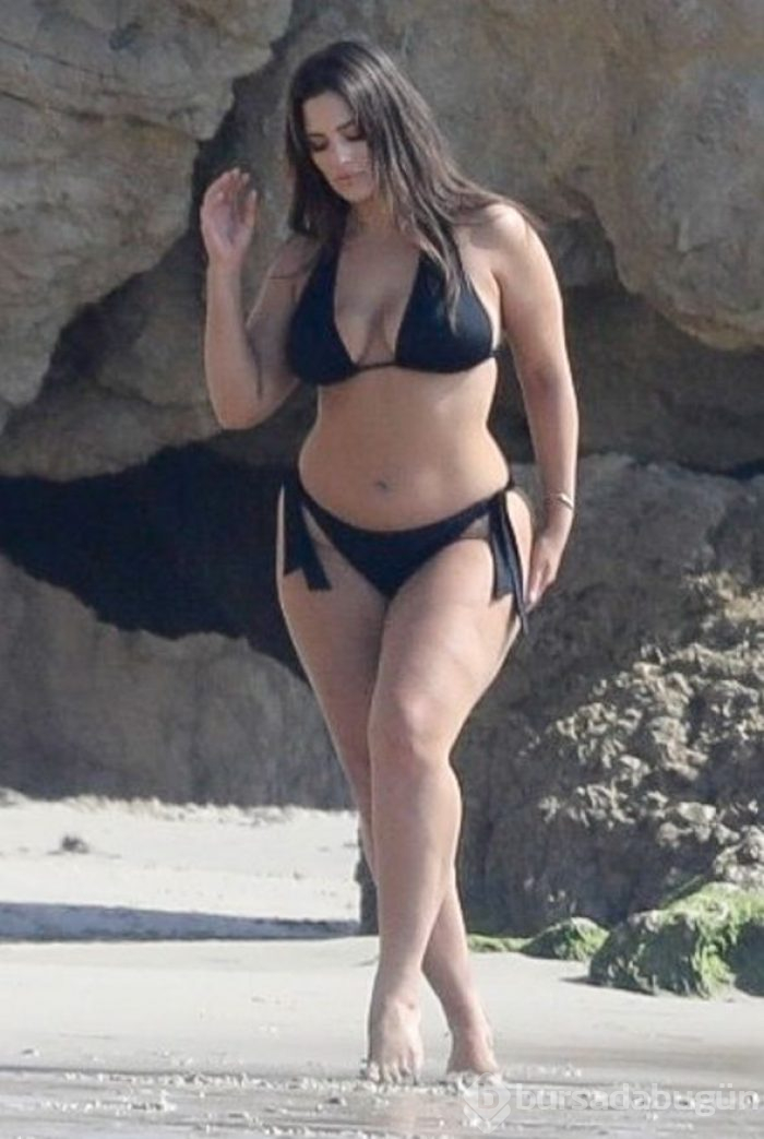 Ashley Graham, Malibu sahillerinde bikini çekiminde!
