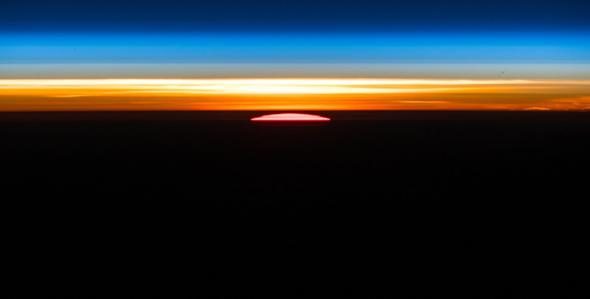 NASA, turuncu Dünya fotoğrafı paylaştı
