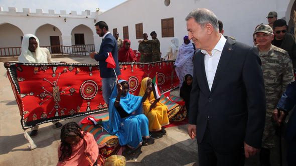 Hulusi Akar Sevakin Adası'nda
