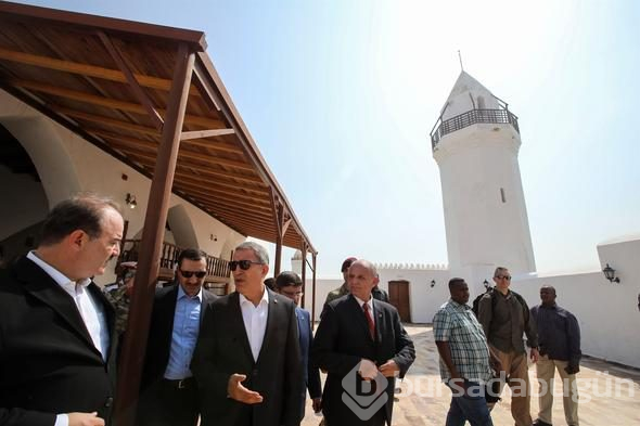 Hulusi Akar Sevakin Adası'nda

