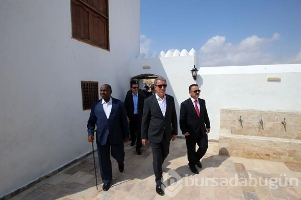 Hulusi Akar Sevakin Adası'nda
