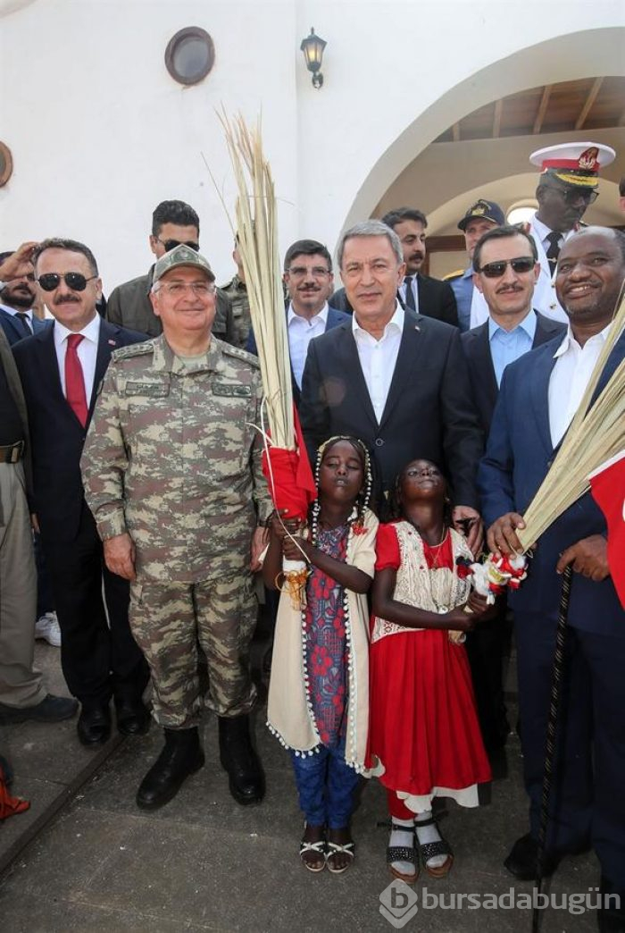 Hulusi Akar Sevakin Adası'nda
