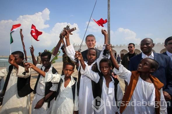 Hulusi Akar Sevakin Adası'nda
