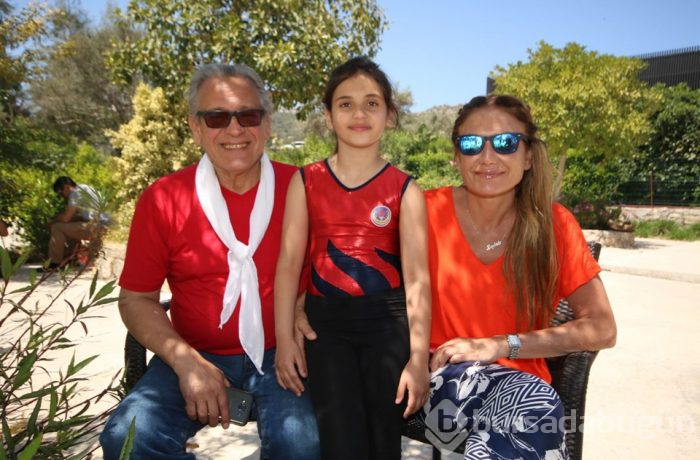 Şarkıcı Neco eşini darp etti iddiası