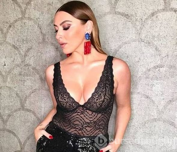 Hadise'den 'etek kaldırma' hareketi!
