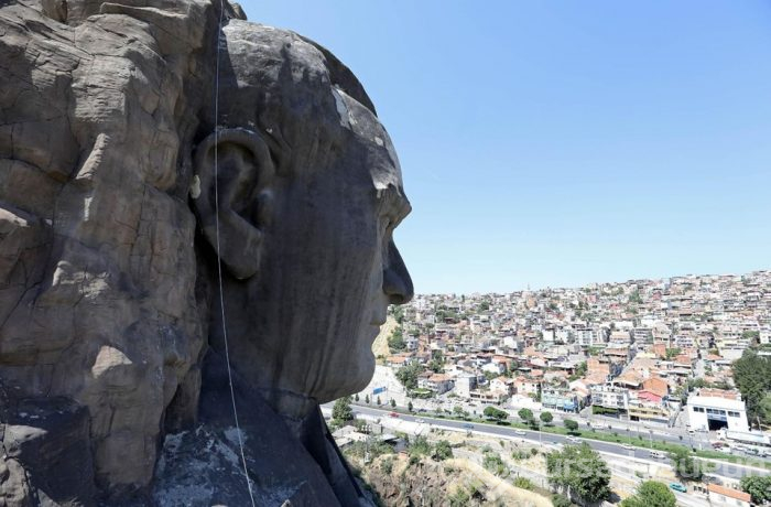 Atatürk maskı yenilendi (Türkiye'nin en büyüğü)