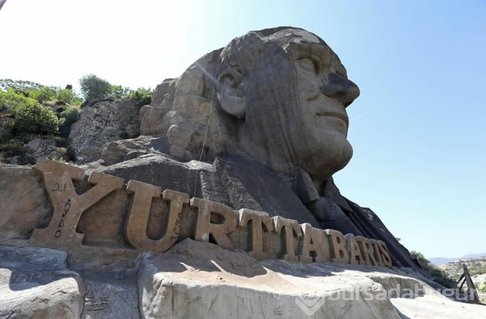 Atatürk maskı yenilendi (Türkiye'nin en büyüğü)
