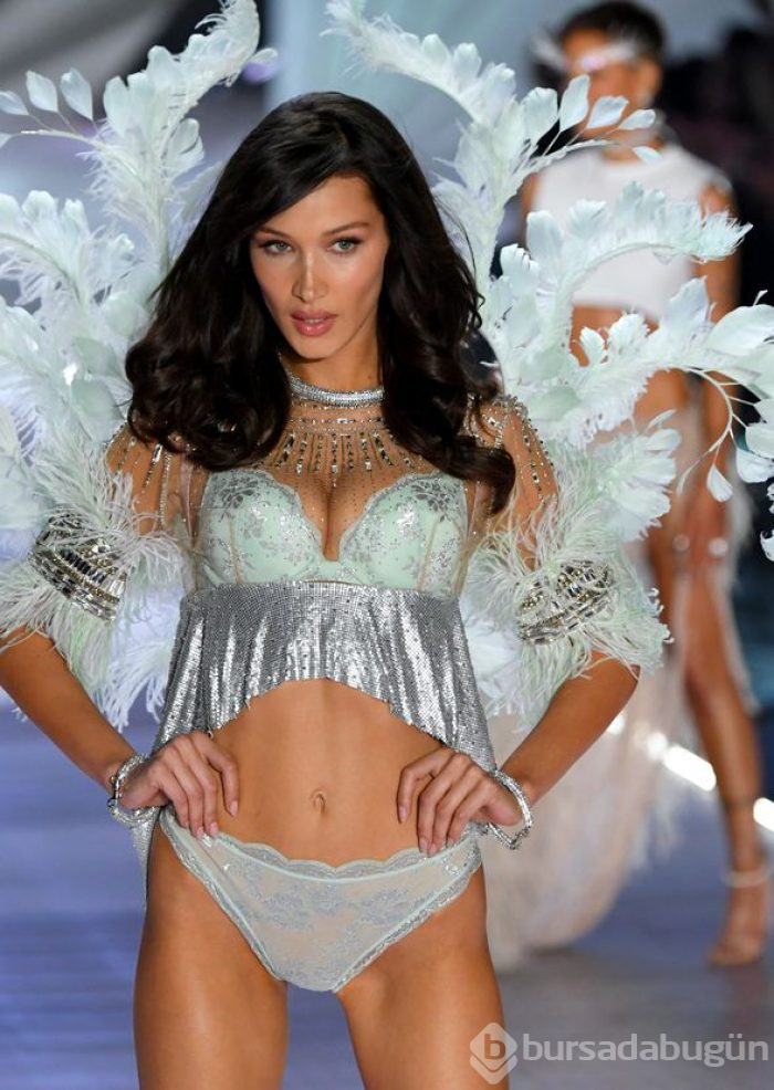 Bella Hadid'in transparan şıklığı
