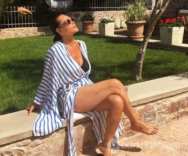 Hülya Avşar'ın havuz keyfi
