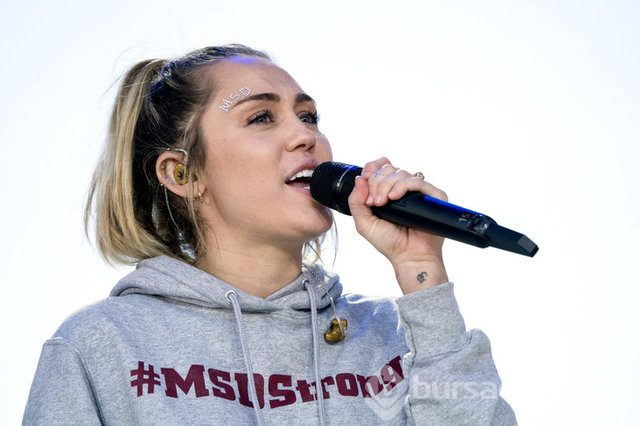 Miley Cyrus'un evi yandı
