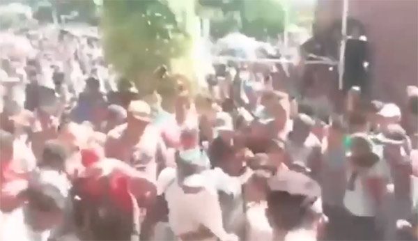 Yanlış WhatsApp mesajıyla diri diri yaktılar!
