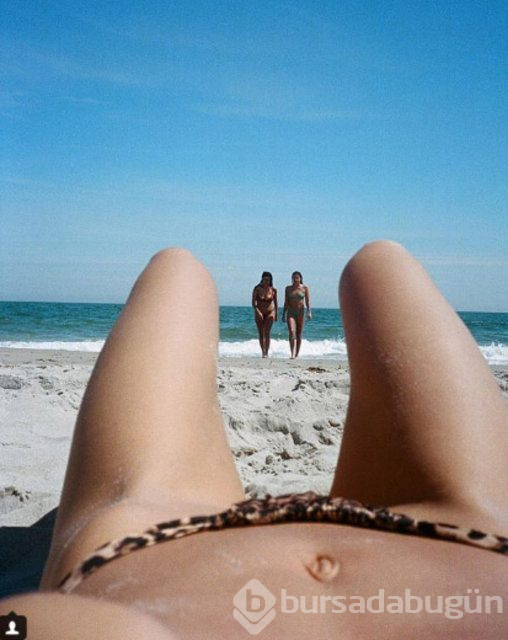 Emily Ratajkowski'den cesur pozlar
