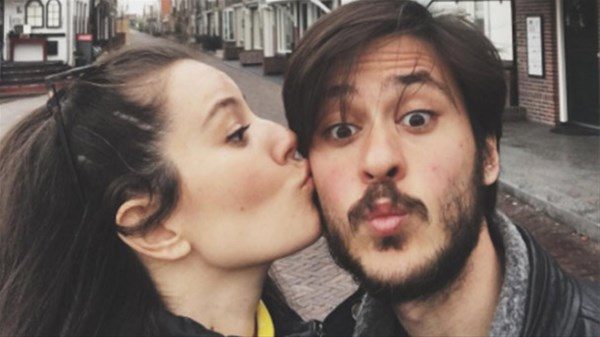 Pelin Akil`in bebeği göründü
