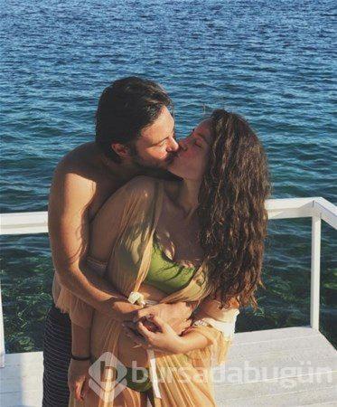 Pelin Akil`in bebeği göründü
