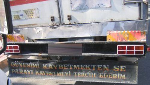 Şaşırtan araç arkası yazıları

