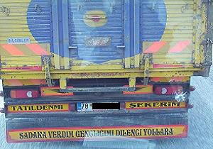 Şaşırtan araç arkası yazıları
