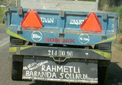 Şaşırtan araç arkası yazıları

